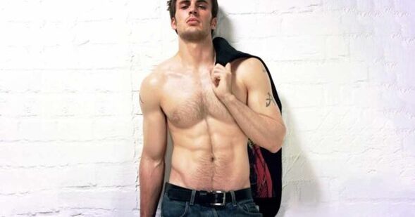 brutális férfi megnagyobbodott pénisszel